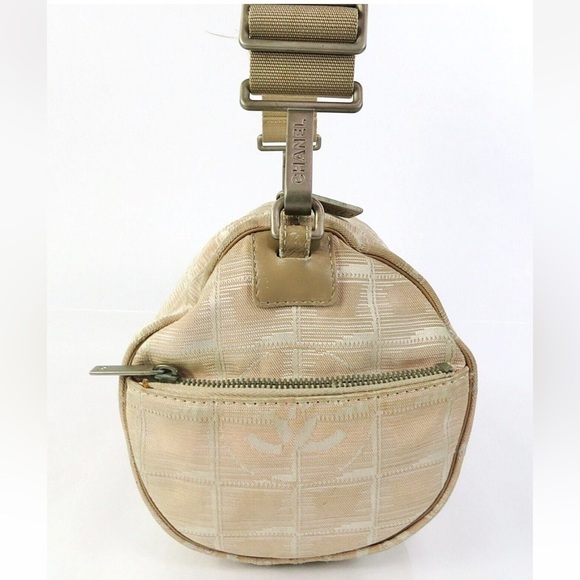 CHANEL Cream Shoulder Bag - Picture 3 of 16